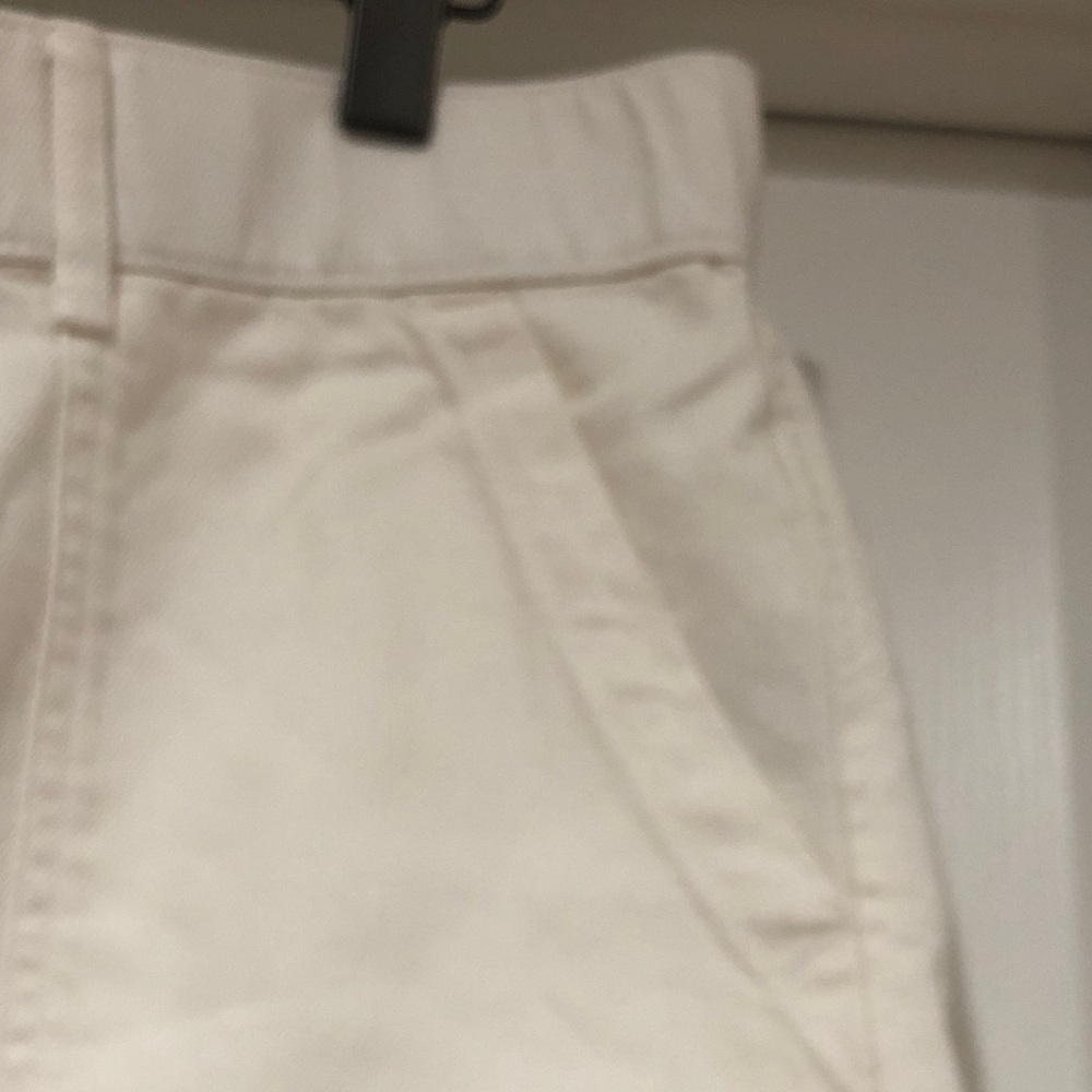 Women's White Elastic Waist Shorts - Picture 4 of 12
